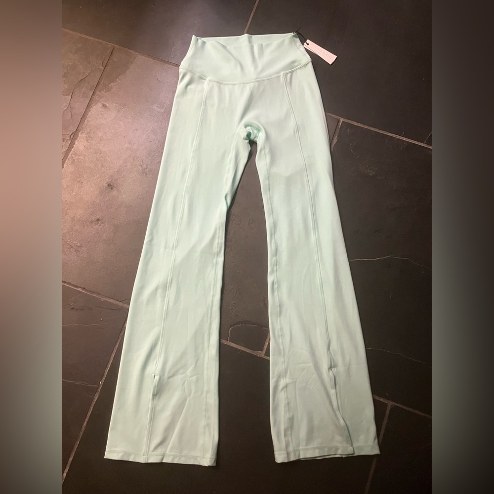 High-Rise Flare Active Pants in Light Mint
